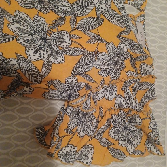 Yellow floral short sleeve Small - Picture 2 of 2